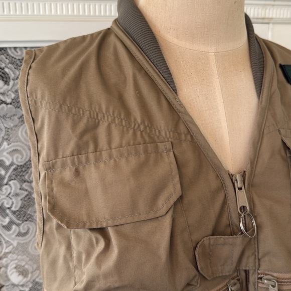 Orvis Made in USA Sporting Vest - Picture 2 of 13